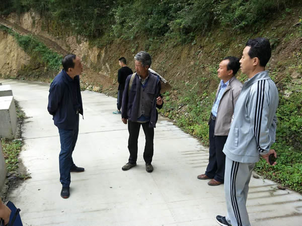 隴運集團公司黨委書記、董事長李寅祥同志深入琵琶鎮(zhèn)寧強村開展幫扶工作